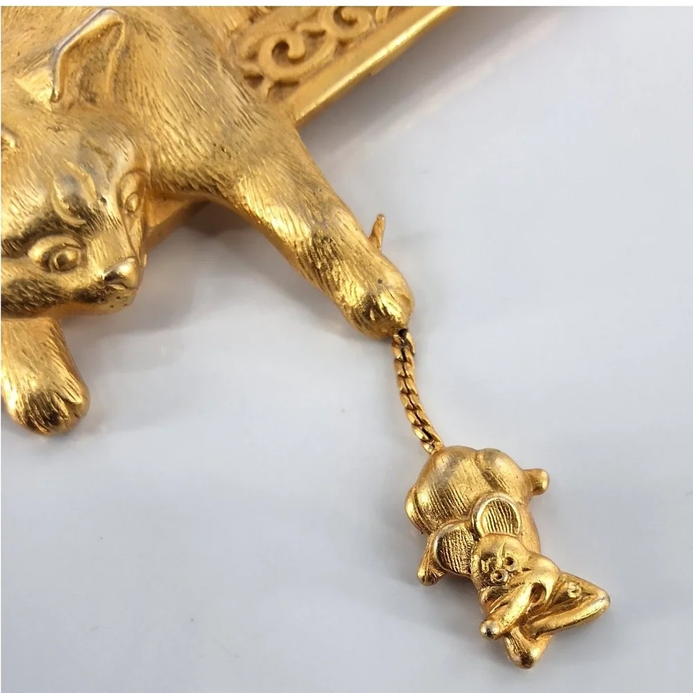 Vintage JJ Jonette Jewelry Gold Tone Cat and Dangling Mouse Brooch Pin Novelty